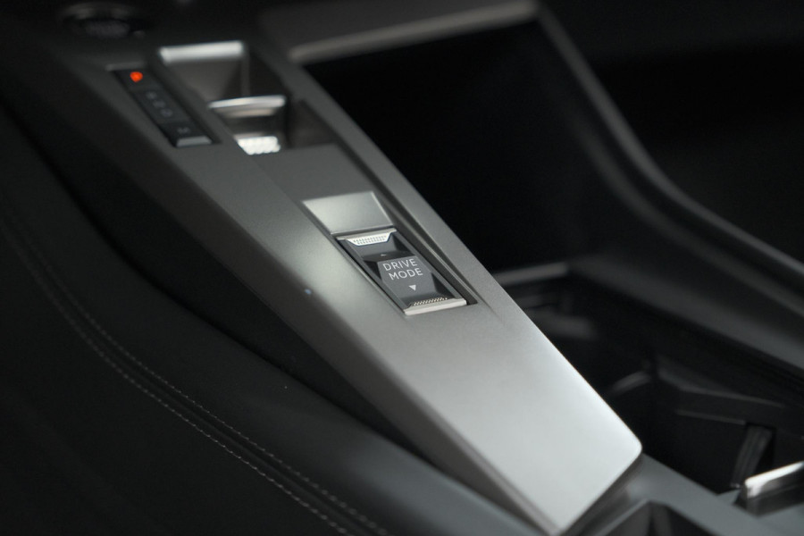Peugeot 408 1.2 Hybrid 136 e-DSC6 Allure | 360 Camera | Navigatie | Parkeersensoren | Apple Carplay