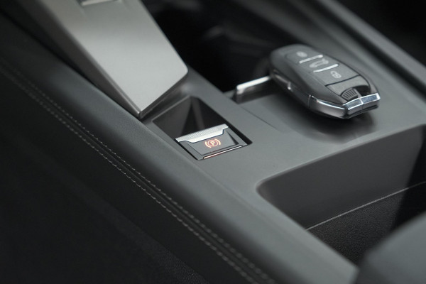 Peugeot 408 1.2 Hybrid 136 e-DSC6 Allure | 360 Camera | Navigatie | Parkeersensoren | Apple Carplay