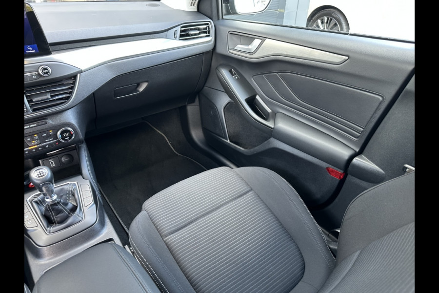 Ford FOCUS Wagon 1.0 EBH Titanium. X Bns WINTERPACK! PARKINGPACK!