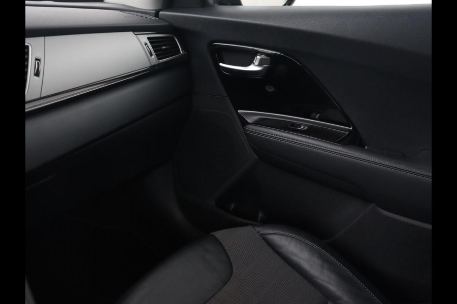 Kia Niro 1.6 GDi Hybrid DynamicLine | Automaat | Trekhaak Carplay | Climate Controle | Camera | Navigatie | Half leder | Cruise controle | Airco |