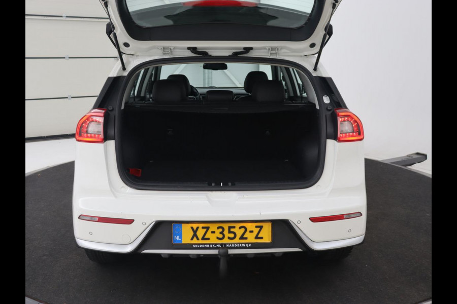 Kia Niro 1.6 GDi Hybrid DynamicLine | Automaat | Trekhaak Carplay | Climate Controle | Camera | Navigatie | Half leder | Cruise controle | Airco |
