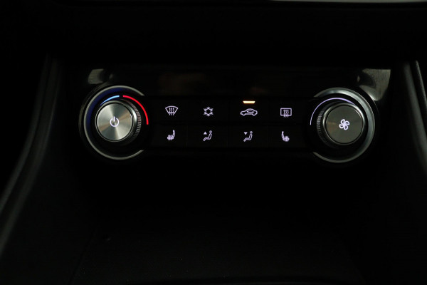 MG Mg Zs Luxury 45 kWh*PANO*A/C*CAMERA*STOELVW*ACC*CARPLAY*