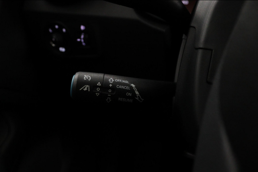 MG Mg Zs Luxury 45 kWh*PANO*A/C*CAMERA*STOELVW*ACC*CARPLAY*