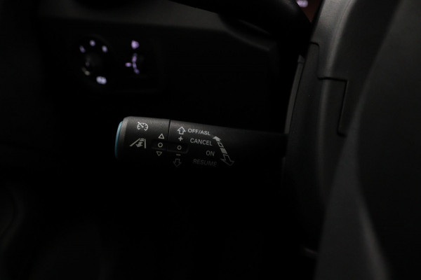 MG Mg Zs Luxury 45 kWh*PANO*A/C*CAMERA*STOELVW*ACC*CARPLAY*
