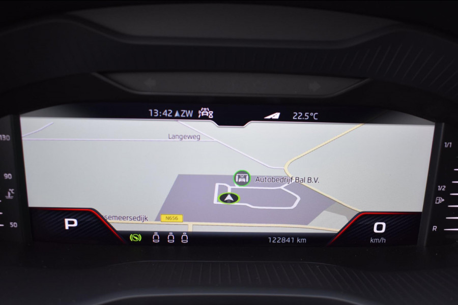 Škoda Karoq 1.5 TSI ACT Sportline | PANORAMADAK | CANTON | DEALER ONDERHOUDEN | CAMERA | SFEERVERLICHTING | NAP | VIRTUAL COCKPIT