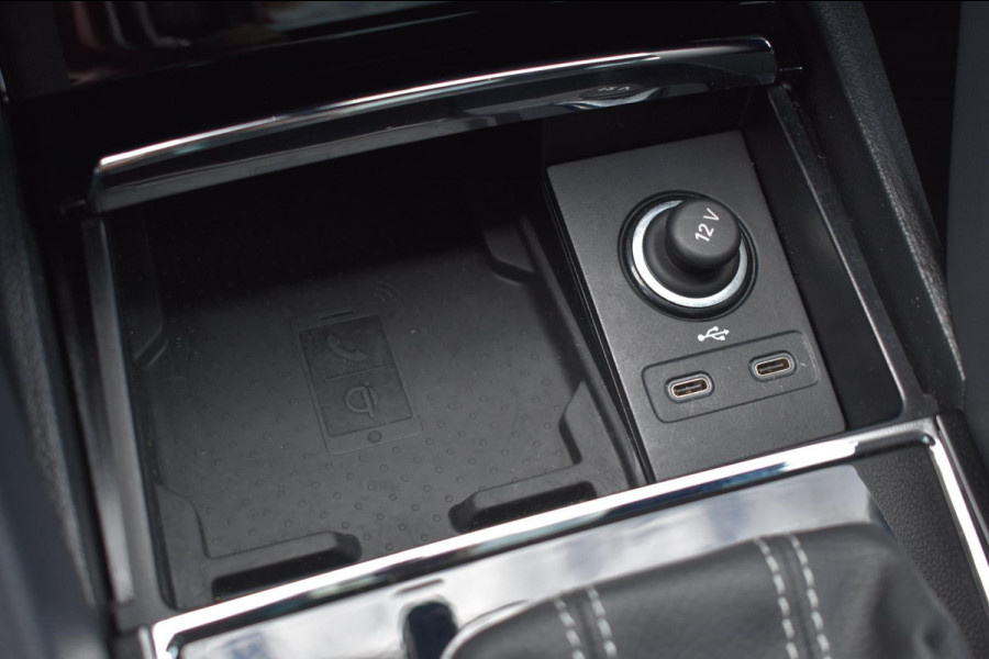 Škoda Karoq 1.5 TSI ACT Sportline | PANORAMADAK | CANTON | DEALER ONDERHOUDEN | CAMERA | SFEERVERLICHTING | NAP | VIRTUAL COCKPIT