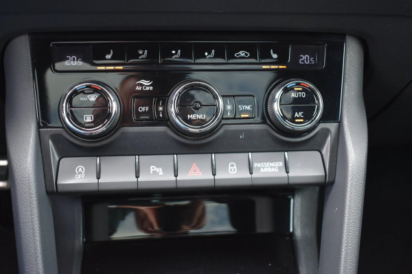 Škoda Karoq 1.5 TSI ACT Sportline | PANORAMADAK | CANTON | DEALER ONDERHOUDEN | CAMERA | SFEERVERLICHTING | NAP | VIRTUAL COCKPIT