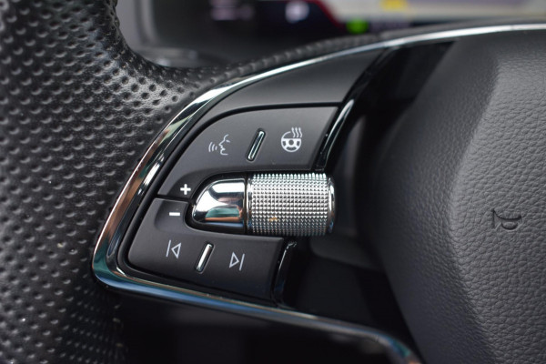 Škoda Karoq 1.5 TSI ACT Sportline | PANORAMADAK | CANTON | DEALER ONDERHOUDEN | CAMERA | SFEERVERLICHTING | NAP | VIRTUAL COCKPIT