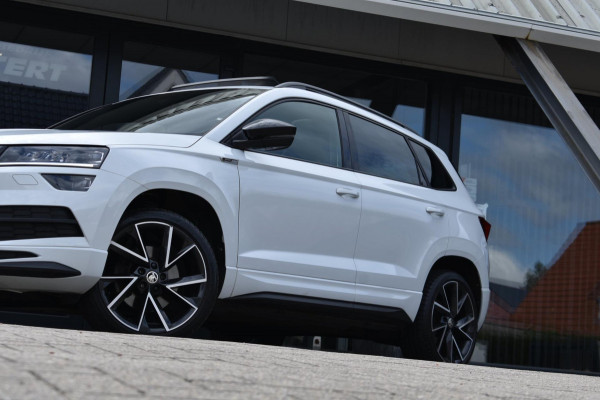 Škoda Karoq 1.5 TSI ACT Sportline | PANORAMADAK | CANTON | DEALER ONDERHOUDEN | CAMERA | SFEERVERLICHTING | NAP | VIRTUAL COCKPIT