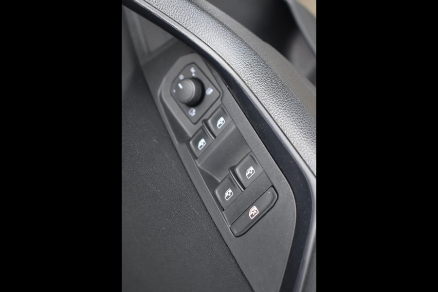 Škoda Karoq 1.5 TSI ACT Sportline | PANORAMADAK | CANTON | DEALER ONDERHOUDEN | CAMERA | SFEERVERLICHTING | NAP | VIRTUAL COCKPIT