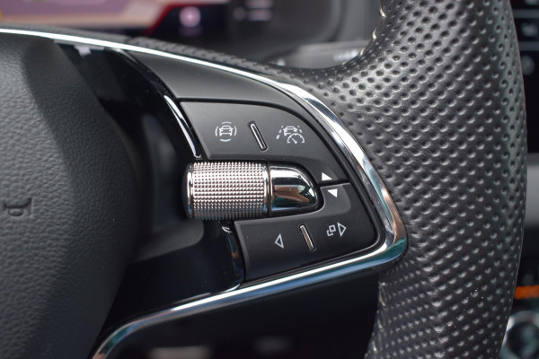 Škoda Karoq 1.5 TSI ACT Sportline | PANORAMADAK | CANTON | DEALER ONDERHOUDEN | CAMERA | SFEERVERLICHTING | NAP | VIRTUAL COCKPIT