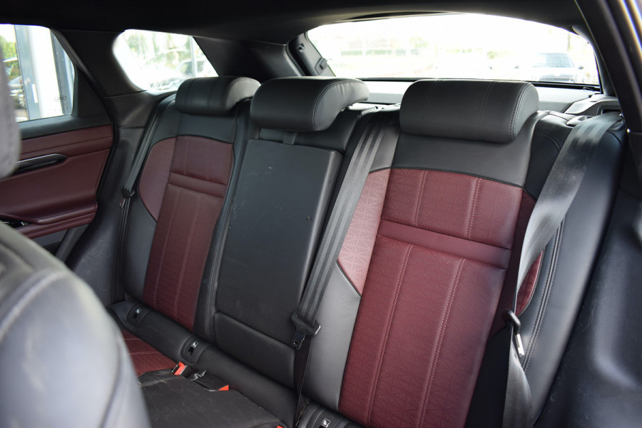 Land Rover Range Rover Evoque 2.0 P200 AWD R-Dynamic HSE | VOL! | Meridian | Leer | Stuur- en Stoelverw.