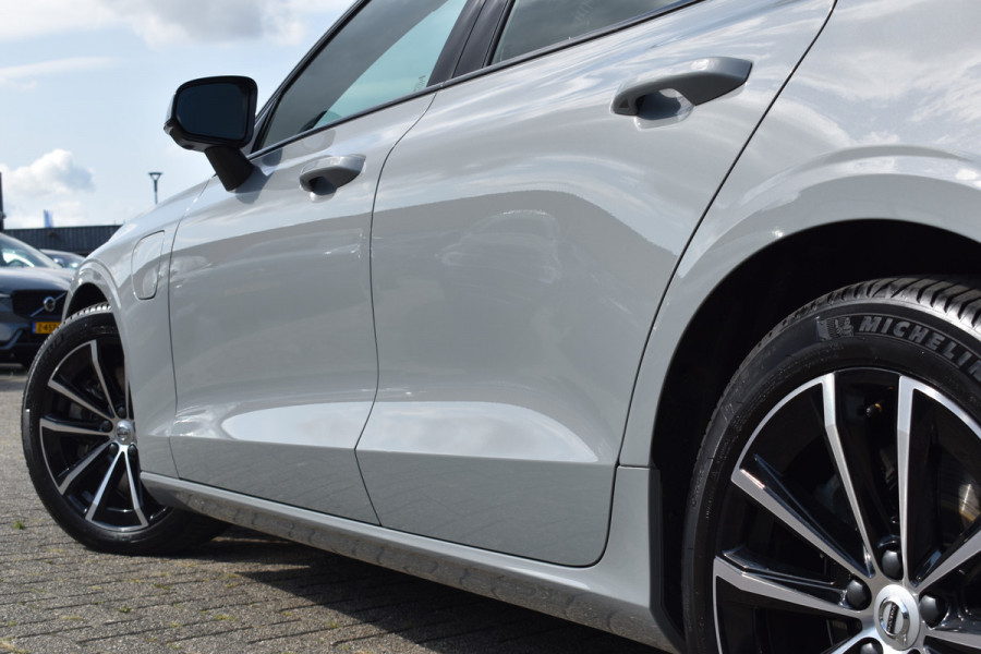 Volvo V60 T6 350PK Plug-in hybrid AWD Plus Dark ACC | Pilot Assist | Harman Kardon | 360 Camera | BLIS | Trekhaak | Stoel en Stuurwiel verwarming