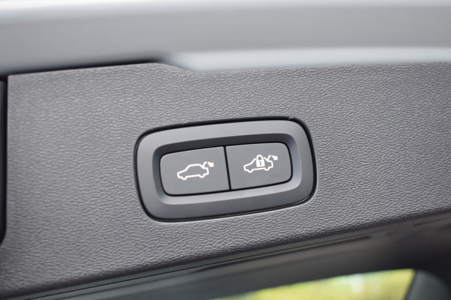 Volvo V60 T6 350PK Plug-in hybrid AWD Plus Dark ACC | Pilot Assist | Harman Kardon | 360 Camera | BLIS | Trekhaak | Stoel en Stuurwiel verwarming