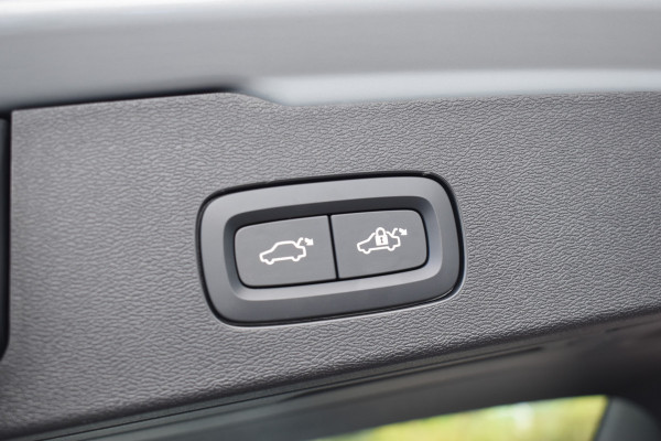 Volvo V60 T6 350PK Plug-in hybrid AWD Plus Dark ACC | Pilot Assist | Harman Kardon | 360 Camera | BLIS | Trekhaak | Stoel en Stuurwiel verwarming