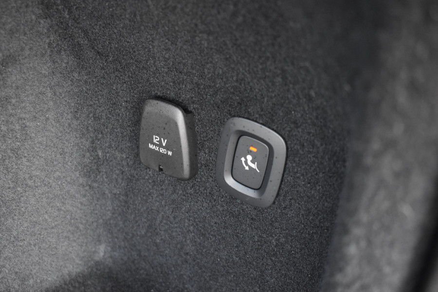 Volvo V60 T6 350PK Plug-in hybrid AWD Plus Dark ACC | Pilot Assist | Harman Kardon | 360 Camera | BLIS | Trekhaak | Stoel en Stuurwiel verwarming