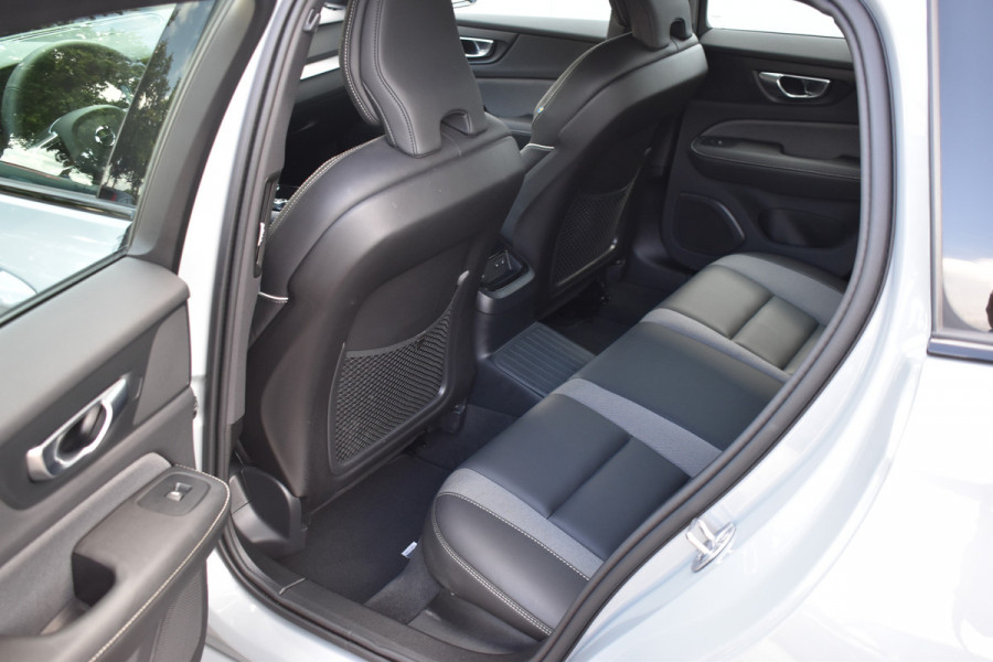 Volvo V60 T6 350PK Plug-in hybrid AWD Plus Dark ACC | Pilot Assist | Harman Kardon | 360 Camera | BLIS | Trekhaak | Stoel en Stuurwiel verwarming