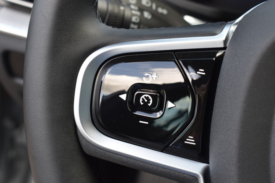 Volvo V60 T6 350PK Plug-in hybrid AWD Plus Dark ACC | Pilot Assist | Harman Kardon | 360 Camera | BLIS | Trekhaak | Stoel en Stuurwiel verwarming