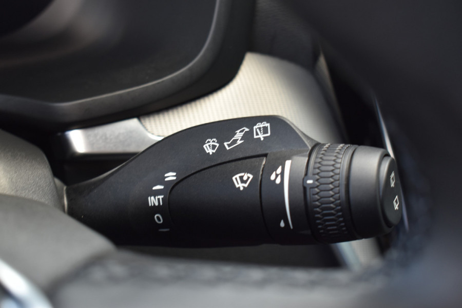 Volvo V60 T6 350PK Plug-in hybrid AWD Plus Dark ACC | Pilot Assist | Harman Kardon | 360 Camera | BLIS | Trekhaak | Stoel en Stuurwiel verwarming