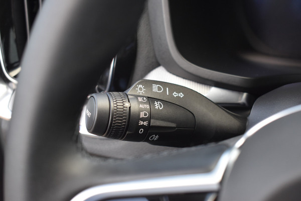 Volvo V60 T6 350PK Plug-in hybrid AWD Plus Dark ACC | Pilot Assist | Harman Kardon | 360 Camera | BLIS | Trekhaak | Stoel en Stuurwiel verwarming
