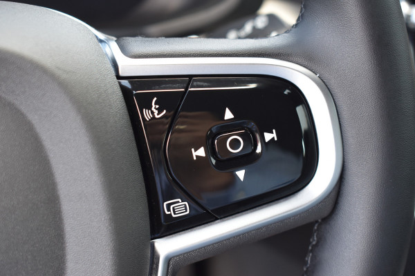 Volvo V60 T6 350PK Plug-in hybrid AWD Plus Dark ACC | Pilot Assist | Harman Kardon | 360 Camera | BLIS | Trekhaak | Stoel en Stuurwiel verwarming