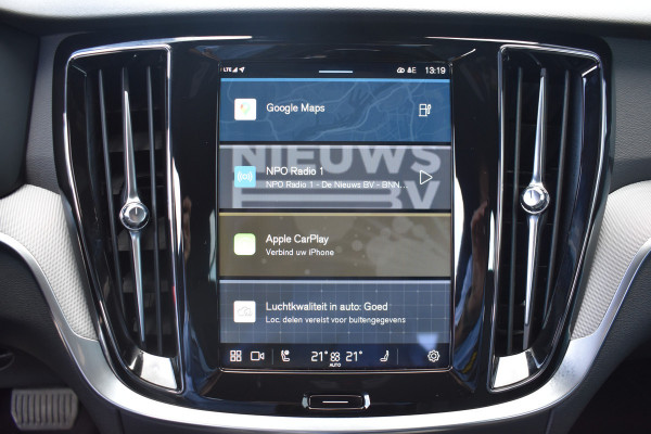 Volvo V60 T6 350PK Plug-in hybrid AWD Plus Dark ACC | Pilot Assist | Harman Kardon | 360 Camera | BLIS | Trekhaak | Stoel en Stuurwiel verwarming