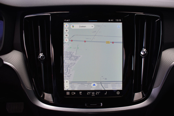 Volvo V60 T6 350PK Plug-in hybrid AWD Plus Dark ACC | Pilot Assist | Harman Kardon | 360 Camera | BLIS | Trekhaak | Stoel en Stuurwiel verwarming