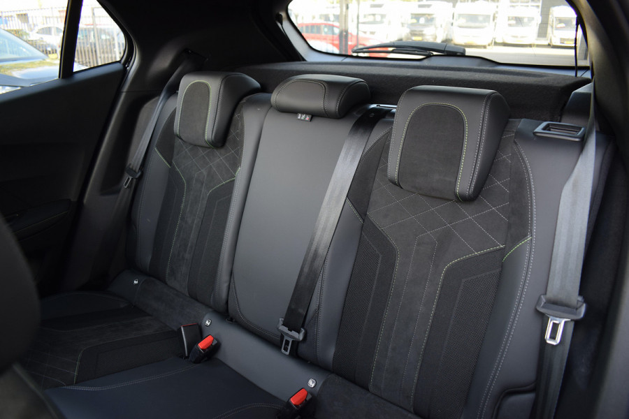 Peugeot 2008 1.2 PureTech GT Pack | Pano | Apple CarPlay | Half Leer| Stoelverw. | Focal