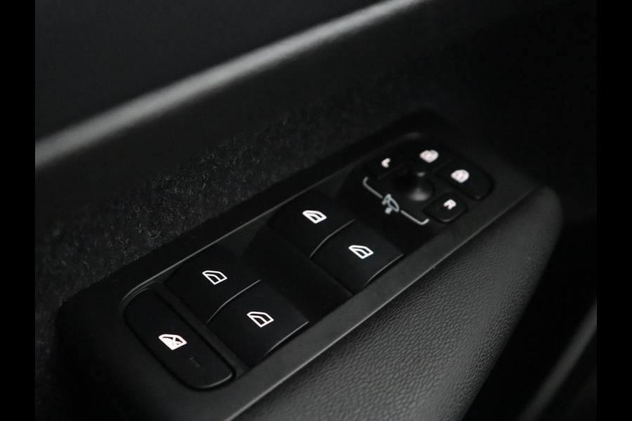 Volvo XC40 1.5 T3 Momentum Pro | Automaat | Trekhaak | Adaptive Cruise | Stoelverwarming | Carplay | Navigatie | Camera | Climate control | LED