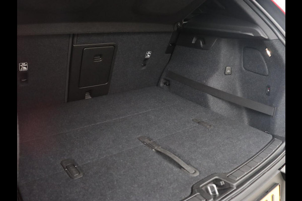 Volvo XC40 1.5 T3 Momentum Pro | Automaat | Trekhaak | Adaptive Cruise | Stoelverwarming | Carplay | Navigatie | Camera | Climate control | LED