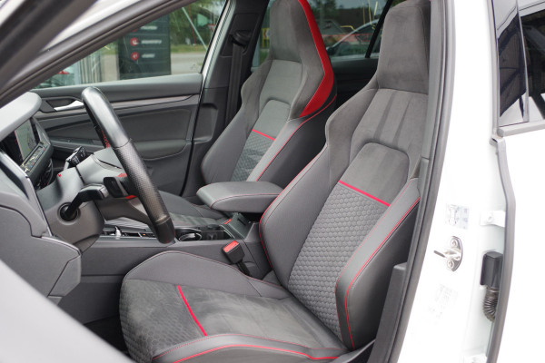 Volkswagen Golf 2.0 TSI GTI Clubsport 300 PK DSG-Automaat, Panoramadak, IQ-LED, Sfeerverlichting, Carplay, Camera