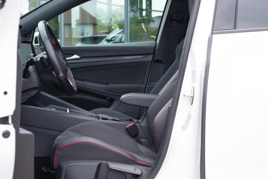 Volkswagen Golf 2.0 TSI GTI Clubsport 300 PK DSG-Automaat, Panoramadak, IQ-LED, Sfeerverlichting, Carplay, Camera