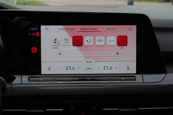 Volkswagen Golf 2.0 TSI GTI Clubsport 300 PK DSG-Automaat, Panoramadak, IQ-LED, Sfeerverlichting, Carplay, Camera