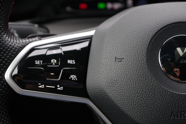 Volkswagen Golf 2.0 TSI GTI Clubsport 300 PK DSG-Automaat, Panoramadak, IQ-LED, Sfeerverlichting, Carplay, Camera