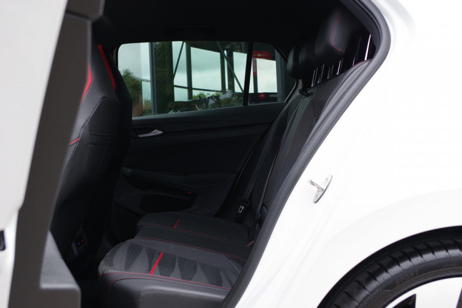 Volkswagen Golf 2.0 TSI GTI Clubsport 300 PK DSG-Automaat, Panoramadak, IQ-LED, Sfeerverlichting, Carplay, Camera