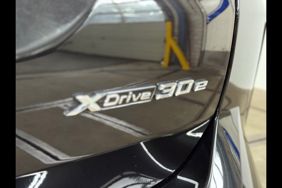 BMW X3 XDrive30e High Executive | M-Sport Shadow Line | LED | Pano | HUD | Sportstoelen