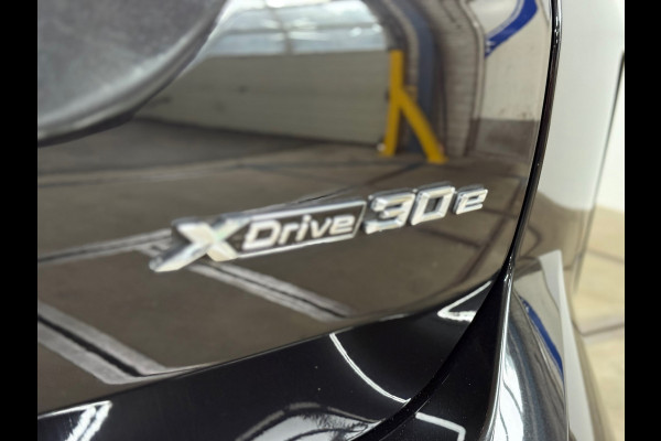 BMW X3 XDrive30e High Executive | M-Sport Shadow Line | LED | Pano | HUD | Sportstoelen