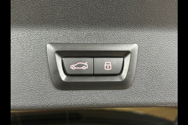 BMW X3 XDrive30e High Executive | M-Sport Shadow Line | LED | Pano | HUD | Sportstoelen