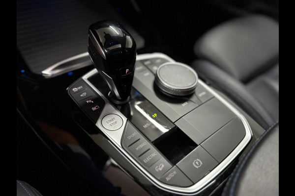 BMW X3 XDrive30e High Executive | M-Sport Shadow Line | LED | Pano | HUD | Sportstoelen