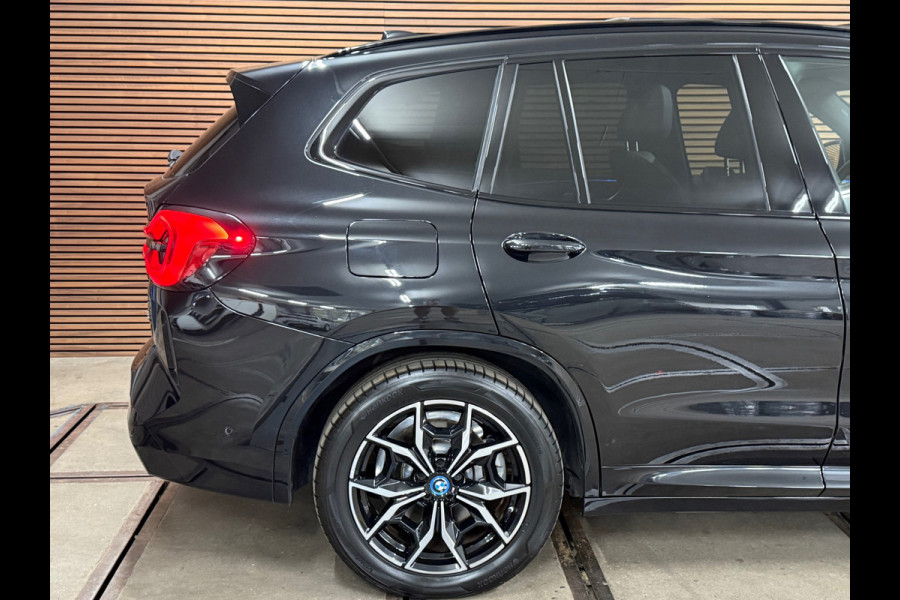 BMW X3 XDrive30e High Executive | M-Sport Shadow Line | LED | Pano | HUD | Sportstoelen