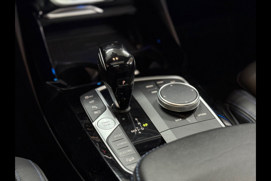 BMW X3 XDrive30e High Executive | M-Sport Shadow Line | LED | Pano | HUD | Sportstoelen