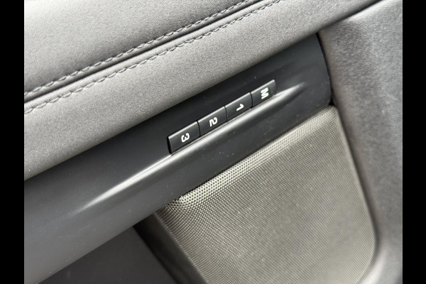 Land Rover Range Rover Evoque P300e AWD R-Dynamic SE