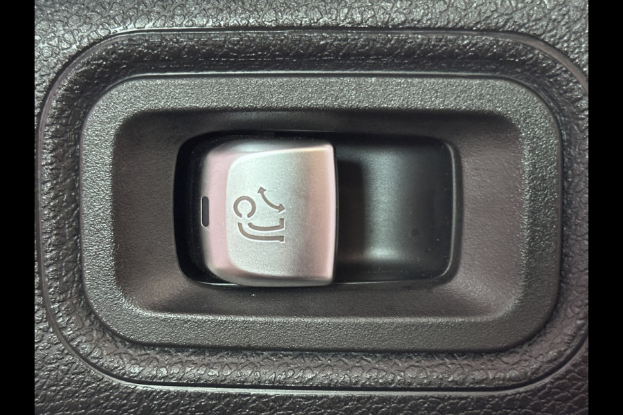 Mercedes-Benz E-Klasse 300 e 9MATIC Avantgarde Plug In Hybrid 320pk UNIEK 42.495km PHEV | Trekhaak af Fabriek | Camera | Sportstoelen Verwarmd | Apple Carplay | Led Koplampen |