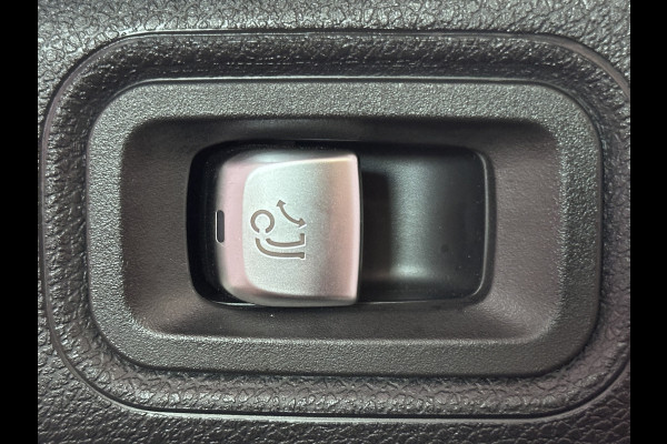 Mercedes-Benz E-Klasse 300 e 9MATIC Avantgarde Plug In Hybrid 320pk UNIEK 42.495km PHEV | Trekhaak af Fabriek | Camera | Sportstoelen Verwarmd | Apple Carplay | Led Koplampen |
