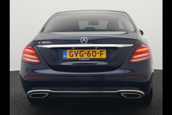 Mercedes-Benz E-Klasse 300 e 9MATIC Avantgarde Plug In Hybrid 320pk UNIEK 42.495km PHEV | Trekhaak af Fabriek | Camera | Sportstoelen Verwarmd | Apple Carplay | Led Koplampen |