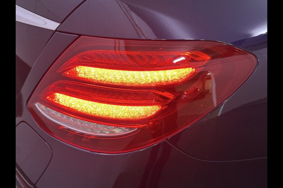 Mercedes-Benz E-Klasse 300 e 9MATIC Avantgarde Plug In Hybrid 320pk UNIEK 42.495km PHEV | Trekhaak af Fabriek | Camera | Sportstoelen Verwarmd | Apple Carplay | Led Koplampen |