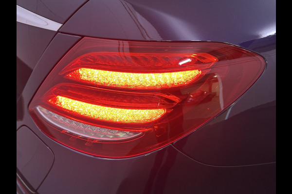 Mercedes-Benz E-Klasse 300 e 9MATIC Avantgarde Plug In Hybrid 320pk UNIEK 42.495km PHEV | Trekhaak af Fabriek | Camera | Sportstoelen Verwarmd | Apple Carplay | Led Koplampen |