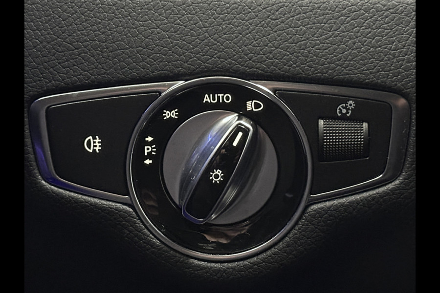 Mercedes-Benz E-Klasse 300 e 9MATIC Avantgarde Plug In Hybrid 320pk UNIEK 42.495km PHEV | Trekhaak af Fabriek | Camera | Sportstoelen Verwarmd | Apple Carplay | Led Koplampen |