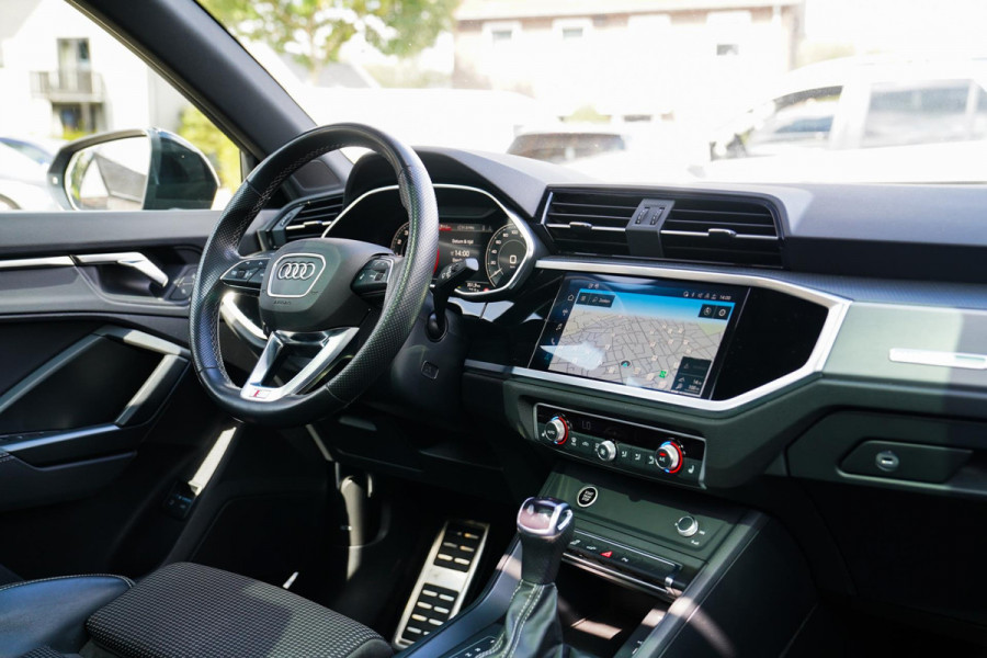 Audi Q3 45 TFSI e Business Edition | Sonos | Camera | Stuurwielverwarming Audi Q3 45 TFSI e Business Edition | Sonos | Camera | Stuurwielverwarming