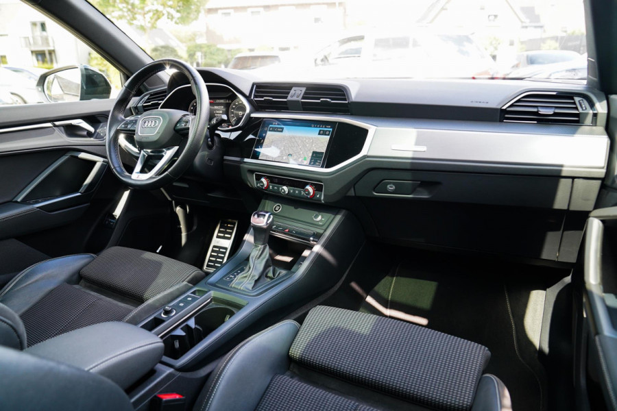 Audi Q3 45 TFSI e Business Edition | Sonos | Camera | Stuurwielverwarming Audi Q3 45 TFSI e Business Edition | Sonos | Camera | Stuurwielverwarming